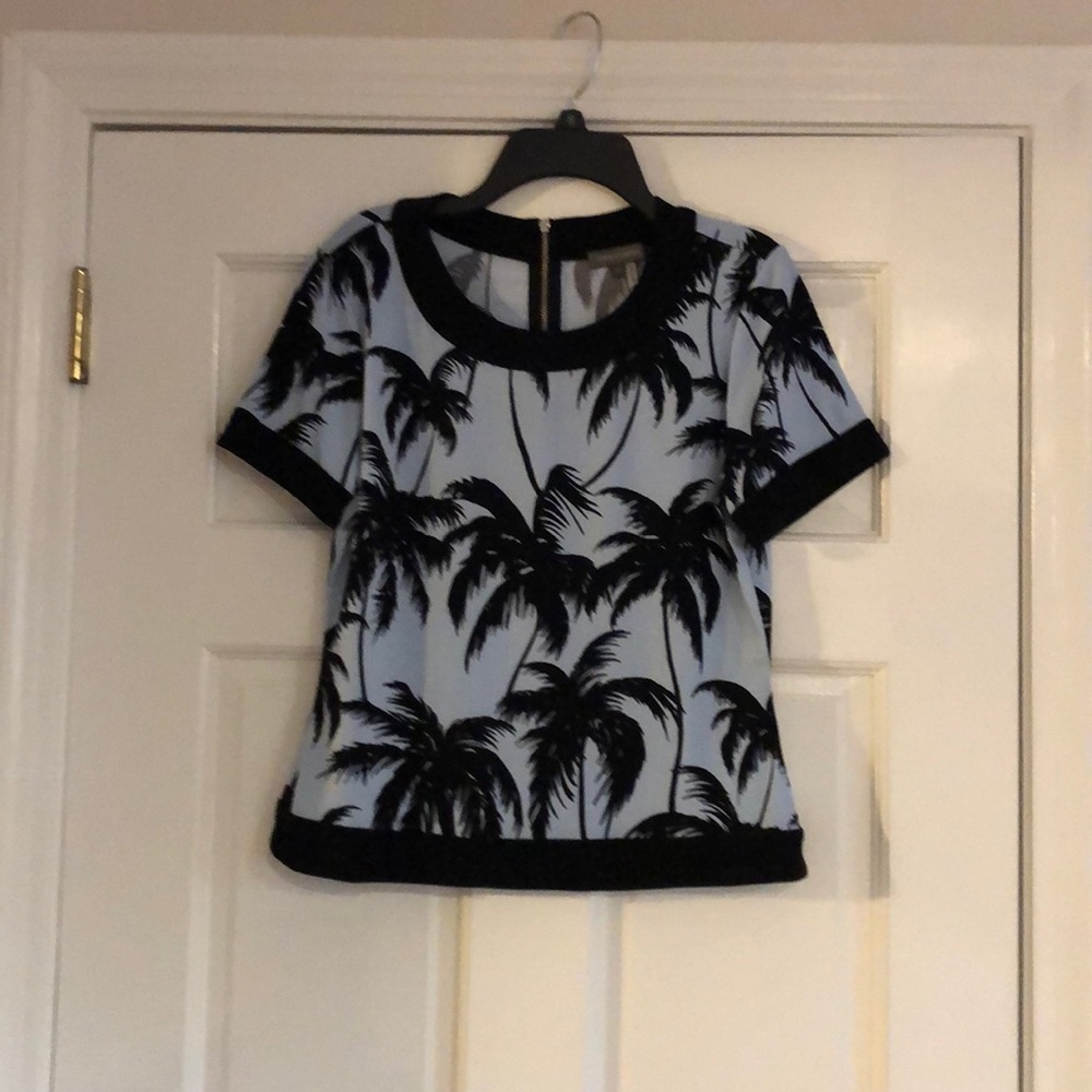 Beautiful Vince Camuto Top